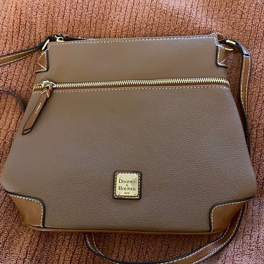 Dooney and Bourke crossbody bag!!  NEW no tags